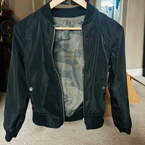 Kids / Boys reversible jacket. Size Medium. 6/8 yrs. Windbreaker material.